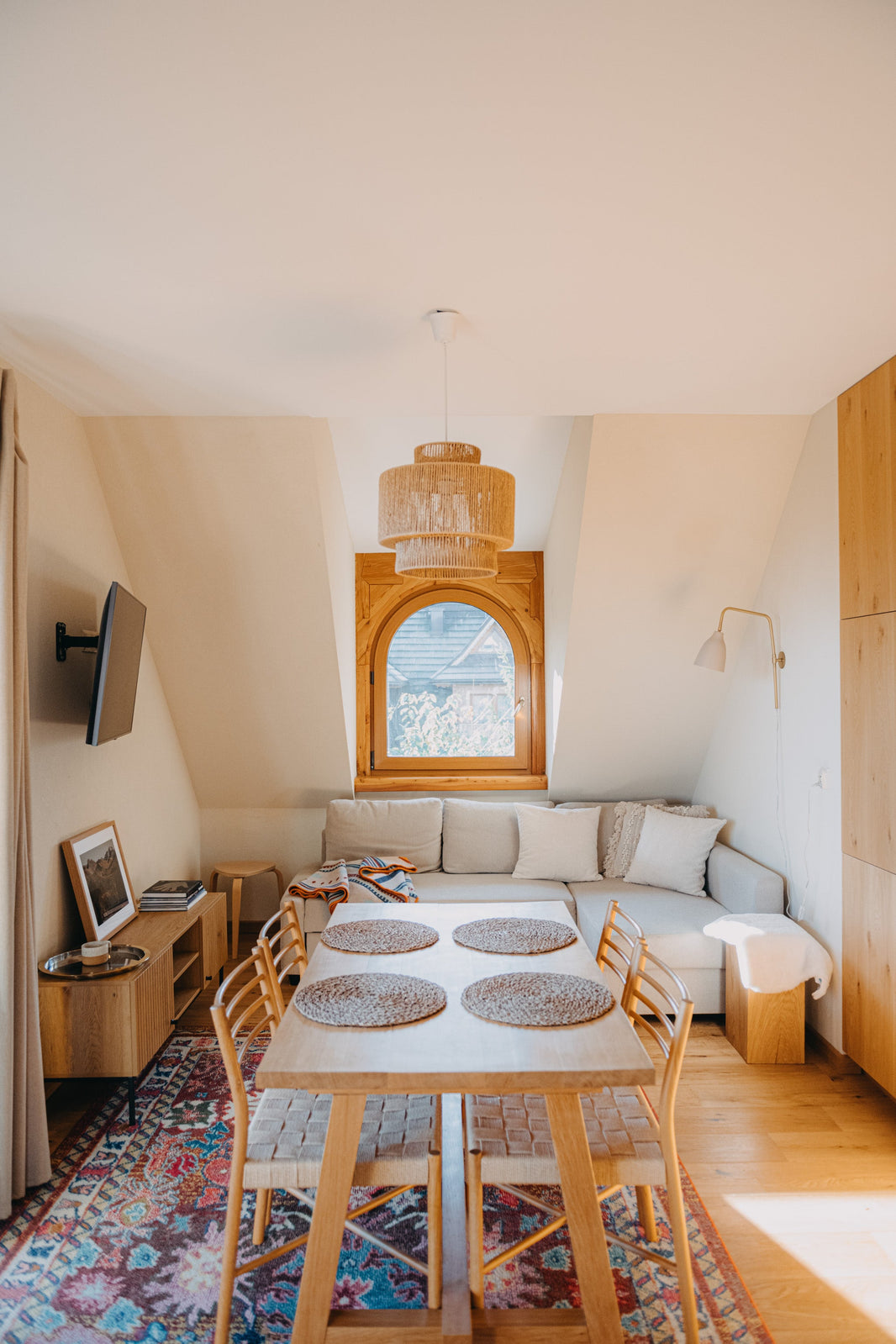 Styl modern rustic - jak urządzić nowoczesne, przytulne wnętrze?